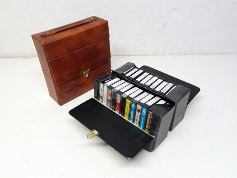 album maletin porta casettes musica plastico 22.7x22.3x7.8 1u